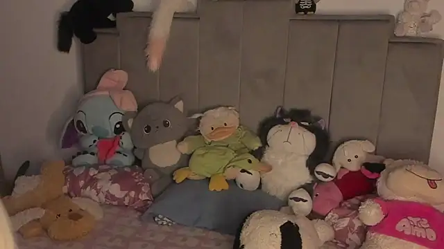 chloe watson  online show from July 6, 2026, 3:46 am