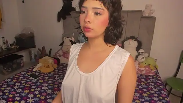 chloe watson  online show from July 4, 2026, 11:42 pm