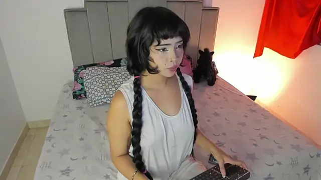 chloe watson  online show from July 25, 2026, 11:22 pm