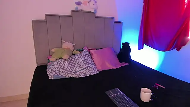 chloe watson  online show from July 24, 2026, 9:55 pm