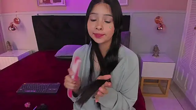 chloe watson  online show from November 8, 2025, 8:23 pm