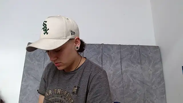 linda 33 online show from October 29, 2025, 7:35 pm