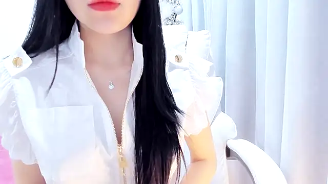 Lita-Julia online show from May 3, 2026, 6:11 pm