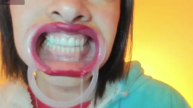 queen fetish online show from November 18, 2025, 10:40 am