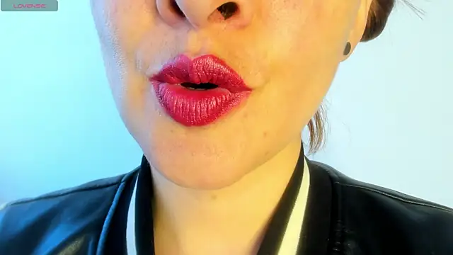 queen fetish online show from April 22, 2026, 4:14 pm