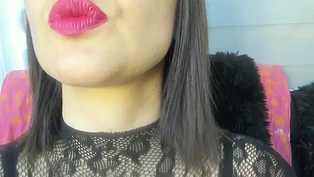 queen fetish online show from June 24, 2026, 3:54 pm
