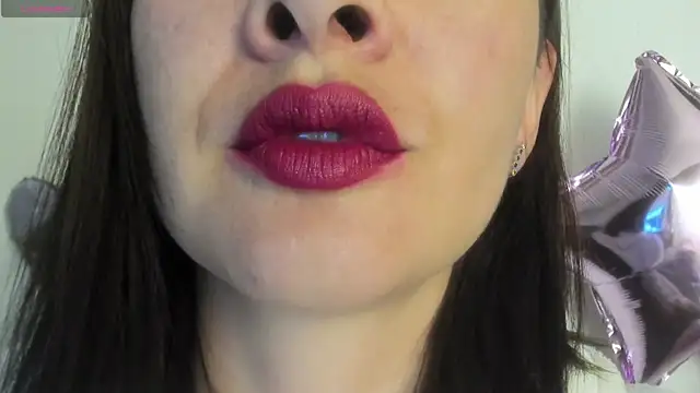 queen fetish online show from June 12, 2026, 10:35 am