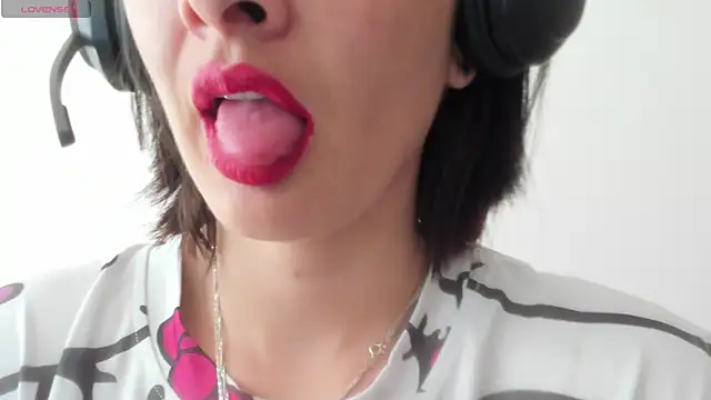 queen fetish online show from November 21, 2025, 12:48 pm