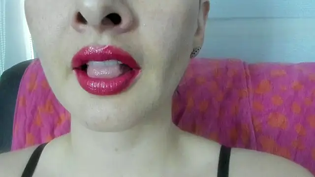 queen fetish online show from June 25, 2026, 4:01 pm