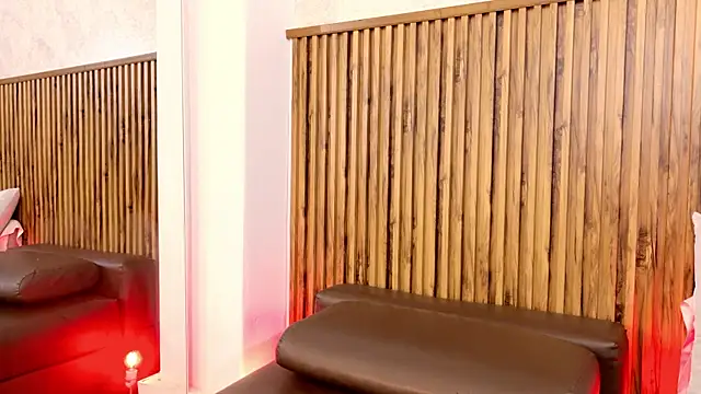 evelynjohnsoon online show from September 30, 2025, 11:49 am