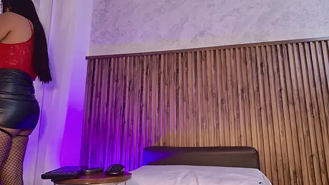 evelynjohnsoon online show from July 28, 2026, 1:43 pm