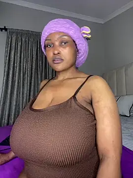 Bustygoddess32 online show from June 18, 2026, 5:29 pm