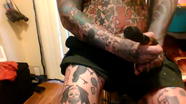 Snapshot of fukurbutt chatting on April 15, 2026, 1:22 am fukurbutt online show from April 15, 2026, 1:22 am