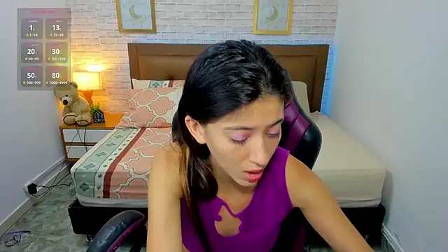 julieth love  online show from September 14, 2025, 1:33 pm