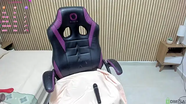 julieth love  online show from April 27, 2026, 2:04 pm