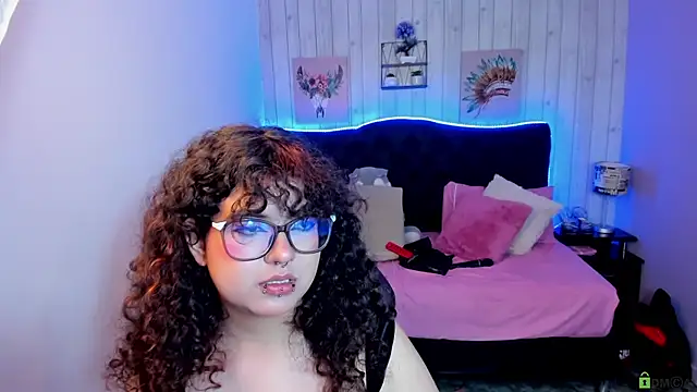 julieth love  online show from November 8, 2025, 3:37 pm