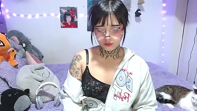 mia catt05 online show from June 5, 2026, 5:23 am
