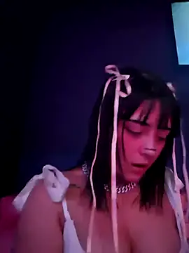 mia catt05 online show from June 13, 2026, 5:27 am