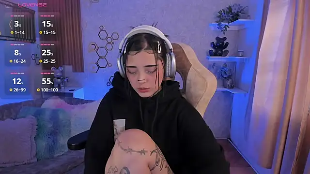 mia catt05 online show from April 28, 2026, 10:25 pm