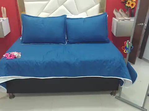 CanellaHotx online show from September 8, 2025, 3:33 pm