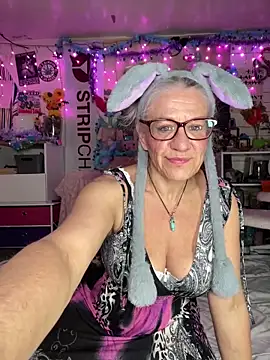 TrenaAnne online show from March 29, 2026, 2:52 pm