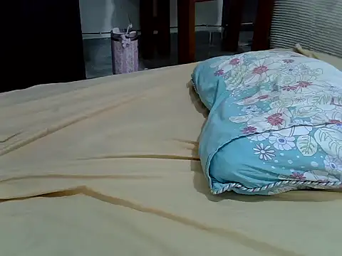 Snapshot of pretty_leila2 chatting on February 12, 2026, 12:27 pm pretty leila2 online show from February 12, 2026, 12:27 pm