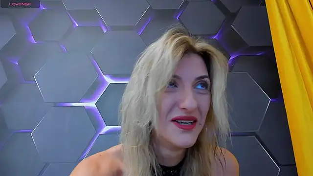 RileyLanna online show from September 22, 2025, 2:39 am