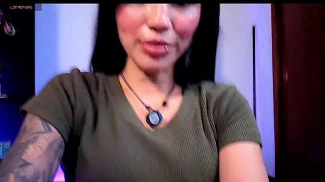 Snapshot of Alaia_Asuka chatting on May 9, 2026, 2:26 am Alaia Asuka online show from May 9, 2026, 2:26 am