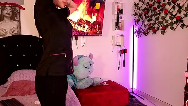 Alaia Asuka online show from September 27, 2025, 12:39 am