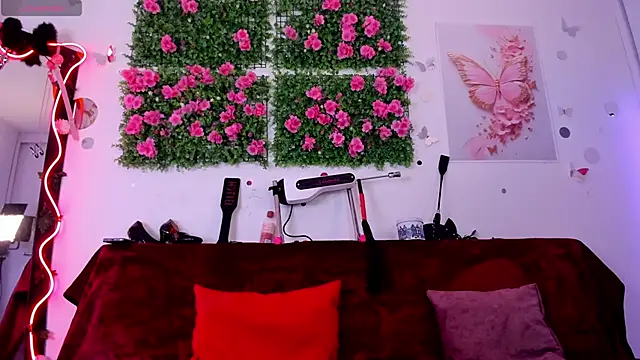 Alaia Asuka online show from October 13, 2025, 9:16 pm