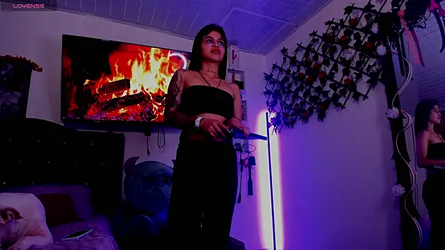 Alaia Asuka online show from September 24, 2025, 12:40 am