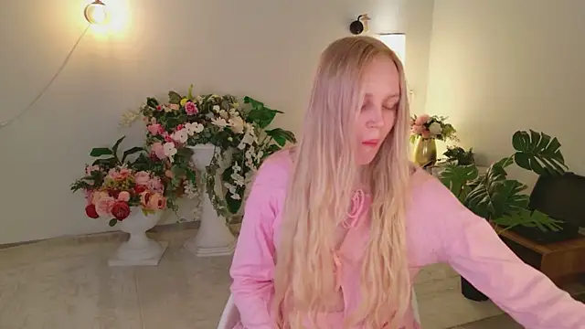 Beatrica Klein online show from April 19, 2026, 2:07 pm