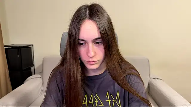 AliceKolltt online show from April 13, 2026, 7:40 pm