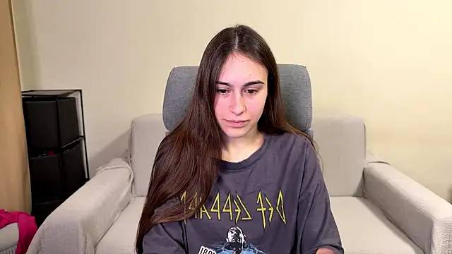 AliceKolltt online show from February 17, 2026, 7:33 pm