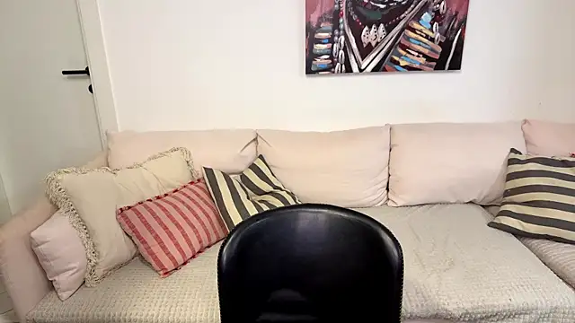 AliceKolltt online show from August 3, 2026, 8:58 pm