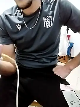 Snapshot of Zoro_23cm chatting on November 22, 2025, 10:19 pm Zoro 23cm online show from November 22, 2025, 10:19 pm