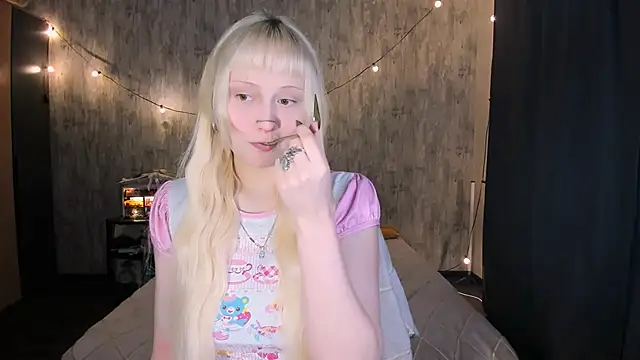 Snapshot of MariaMango chatting on December 15, 2025, 4:51 am MariaMango online show from December 15, 2025, 4:51 am