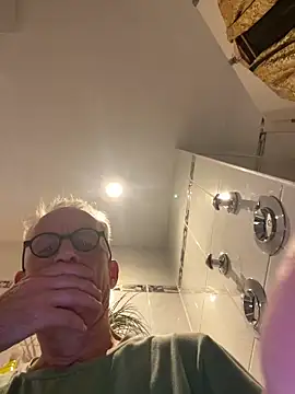 Frank22xx online show from October 6, 2025, 8:42 pm