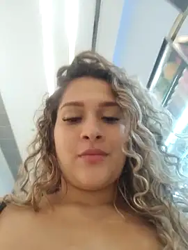 Sara smiiith211 online show from March 9, 2025, 11:35 pm