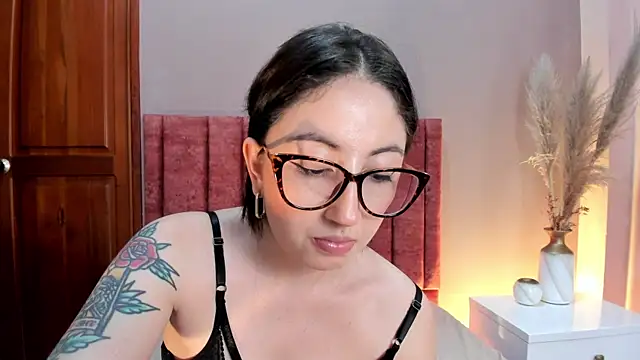 Emilywatsonn online show from June 25, 2026, 5:12 am
