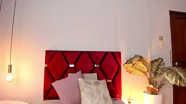 Emilywatsonn online show from February 14, 2026, 11:38 pm