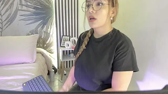 Samaantha-White online show from March 25, 2026, 11:42 am