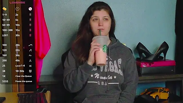 TreeJeanne online show from November 3, 2025, 2:42 pm