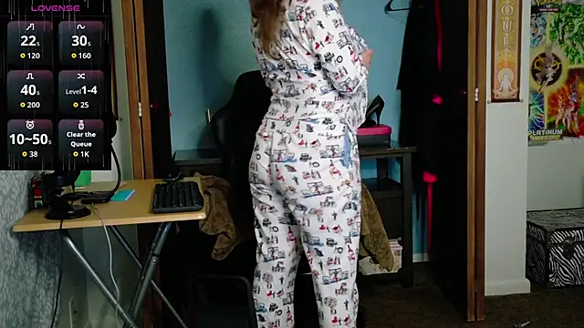 TreeJeanne online show from October 11, 2025, 4:24 am