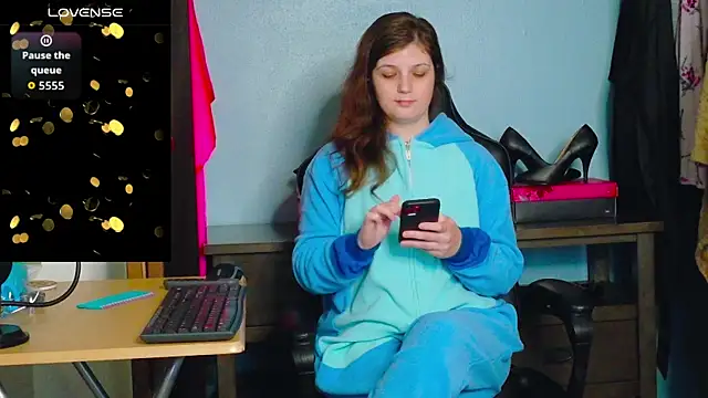 TreeJeanne online show from November 1, 2025, 3:13 am