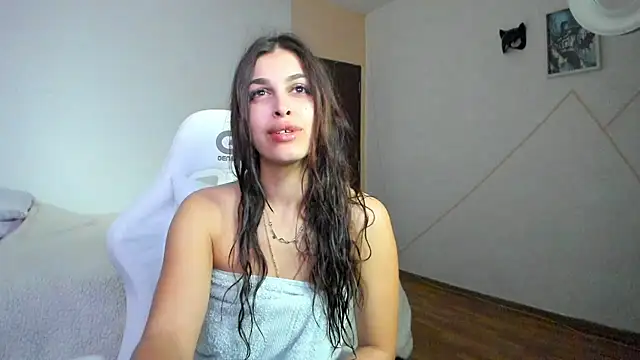 EvaWhisper online show from December 8, 2024, 6:22 am