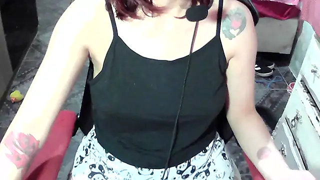 ManuEscarlate13 online show from November 6, 2025, 5:11 am