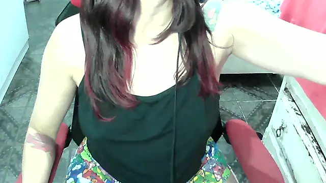 ManuEscarlate13 online show from May 27, 2026, 5:04 am