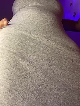 Cherrytowild online show from November 26, 2025, 4:34 am