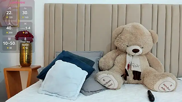 izadii online show from November 3, 2025, 6:44 pm